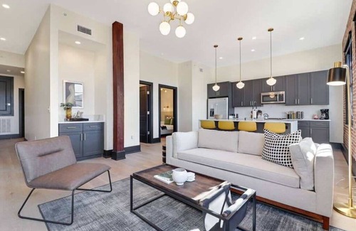 Arts/Warehouse District Hotel | Roami at The Lola Near Bourbon St 3BR #42
