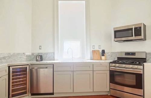 Faubourg Marigny Casa | Roami at The Mandeville | Two Bedroom w/Balcony