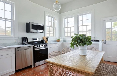 Faubourg Marigny Casa | Roami at The Mandeville | Three Bedroom w/Balcony