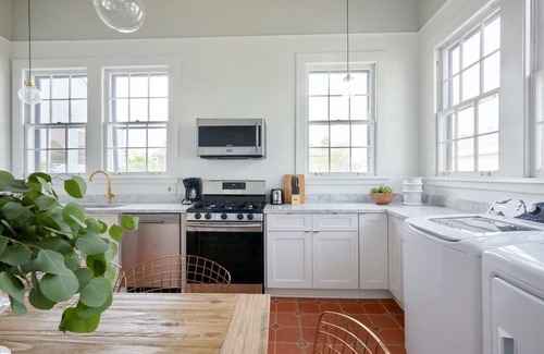Faubourg Marigny Casa | Roami at The Mandeville | Three Bedroom w/Balcony