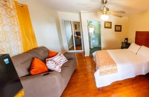 Coxen Hole Hotel | Roatan Airport Boutique Resort