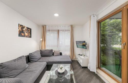 Weil der Stadt Apartamento | Rob's Flat - Moderne 3-Zimmer-Ferienwohnung mit Terrasse, 6 Schlafplätzen, 2 Min S-Bahn, Weil der Stadt bei Stuttgart