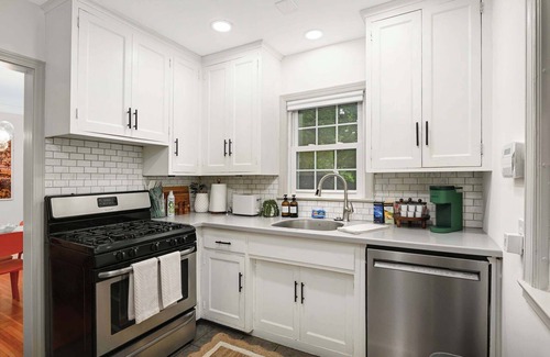 Southwest Minneapolis Casa | Robbin's Nest | Linden Hills | Walk to Creek Trail
