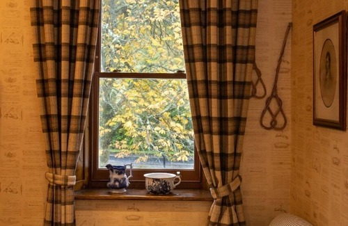 Letterfinlay Cama Y Desayuno | Robert Burn Suite - A Four Poster Bed