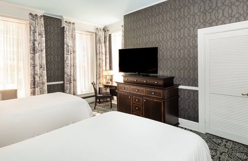Historic District Hotel | Robert Johnson 2 Double Beds Pure Wellness Room at Historic Inns of Annapolis