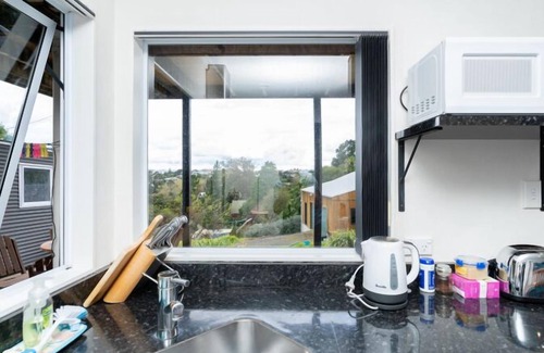 Raglan Apartamento | Roberts St - Apartment (Downstairs) - 2BR 1Bath-2 bedroom holiday home