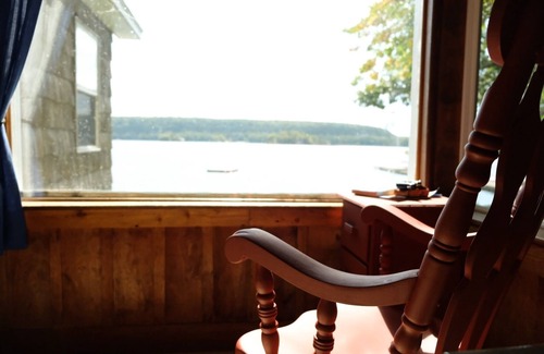 Idlewild Cabaña | Se admiten perros - Acogedor, Door County, WI Retreat - Directamente en el borde del agua ↟↟↟