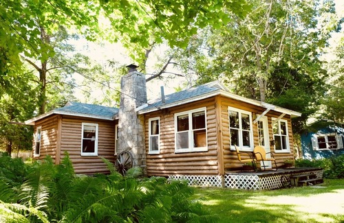 Idlewild Cabaña | Se admiten perros - Acogedor, Door County, WI Retiro ~ 200 pies desde el borde del agua ↟↟↟