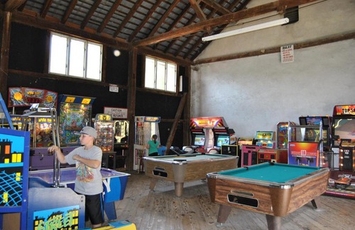 Lenhartsville Otro | Robin Hill Camping Resort Deluxe Cottage 13