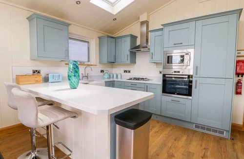 Gargrave Cabaña | ROBIN LODGE, family friendly, luxury holiday cottage in Gargrave