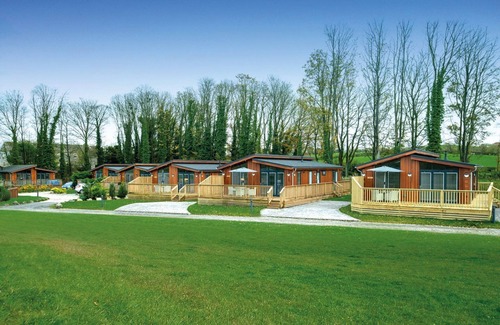 Gargrave Cabaña | ROBIN LODGE, family friendly, luxury holiday cottage in Gargrave