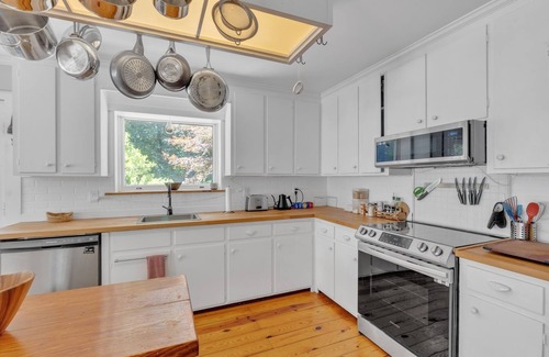 Chapel Hill Casa | Robin's Rest (3-Bedroom Home) with Pool by RedAwning