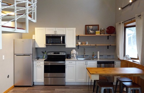 Poynette Condominio | Robin's Roost - A Lofted Condo on the Wisconsin River