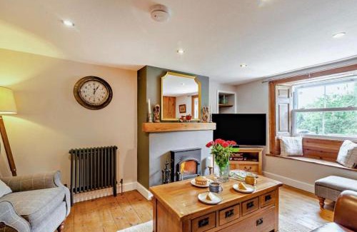 Hackness Casa | Robins Cottage cosy home hot tub quiet village