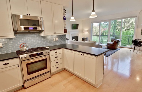 Langley Condominio | Robins Nest Langley-Condominio moderno recientemente renovado en el centro de Langley