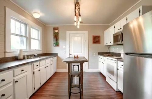 Mobile Cabaña | Robinson Bayou's Yellow Door Cottage
