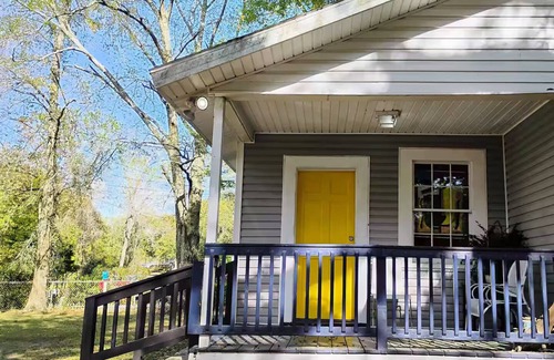 Mobile Cabaña | Robinson Bayou's Yellow Door Cottage