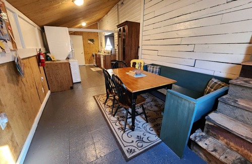 Haywood Cabaña | Robinson River Roost - Country cottage near Shenandoah NP