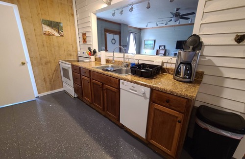 Haywood Cabaña | Robinson River Roost - Country cottage near Shenandoah NP
