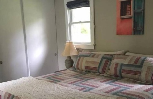 Ameliasburgh Casa | 3 BR 1BA Waterfront Boaters Cottage