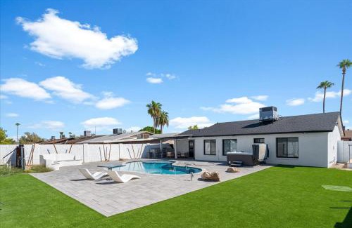 Mesa Grande Casa | Rock and Glam Paradise