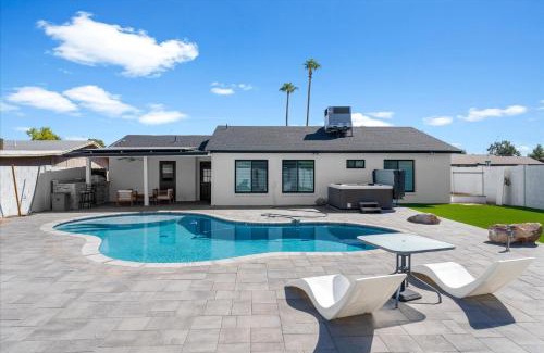 Mesa Grande Casa | Rock and Glam Paradise