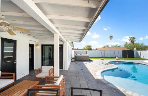 Mesa Grande Casa | Rock and Glam Paradise