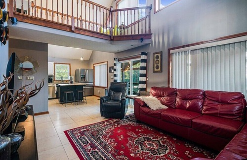 Utica Casa | Rock and Roll River House