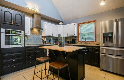Utica Casa | Rock and Roll River House