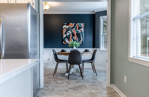 Sherwood Casa | Rock City Crash Pad - Cozy Space w/Stylish Design