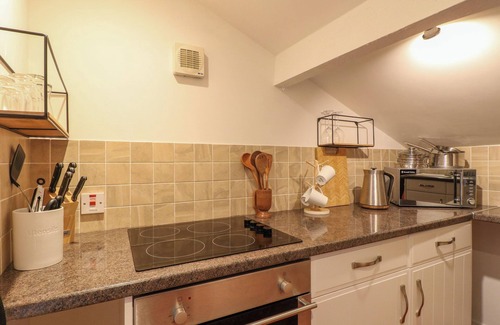 Alstonfield Cabaña | ROCK COTTAGE, pet friendly, character holiday cottage in Alstonefield
