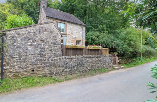 Alstonfield Cabaña | ROCK COTTAGE, pet friendly, character holiday cottage in Alstonefield
