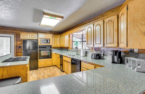 Davis Cabina | 'Rock Creek Lodge' 1 Mi to Lake of the Arbuckles!