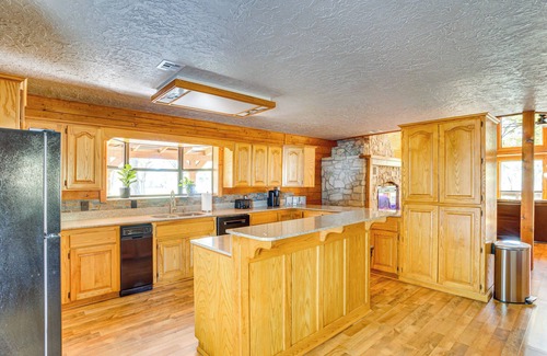 Davis Cabina | 'Rock Creek Lodge' 1 Mi to Lake of the Arbuckles!