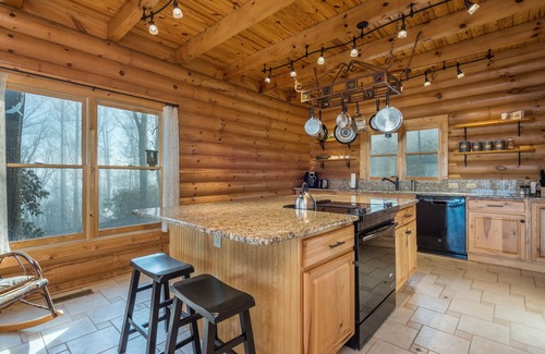 Fairview Cabina | Rock Garden Roost | Stunning Mountain Views, Hot Tub, Game Room & Fire Pit!