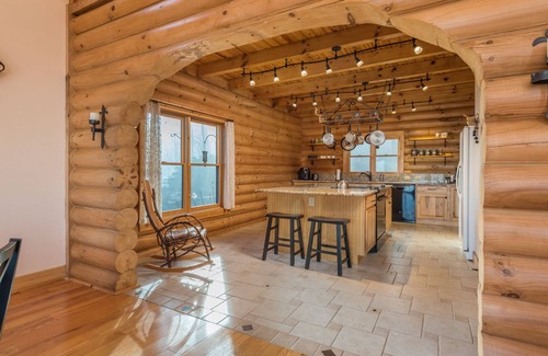 Fairview Cabina | Rock Garden Roost | Stunning Mountain Views, Hot Tub, Game Room & Fire Pit!