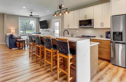 Rock Hall Casa | Rock Hall Retreat with Balcony Near Park and Marina!