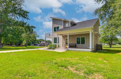 Rock Hall Casa | Rock Hall Retreat with Balcony Near Park and Marina!