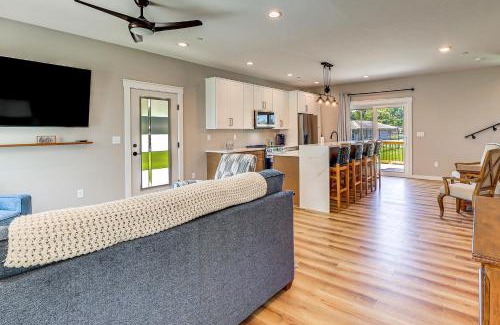 Rock Hall Casa | Rock Hall Retreat with Balcony Near Park and Marina!