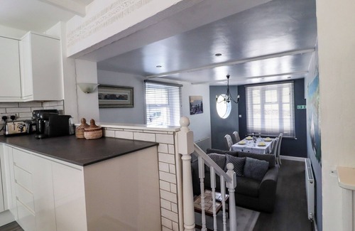 Ogden Casa | ROCK HOLLOW, with a garden in Halifax
