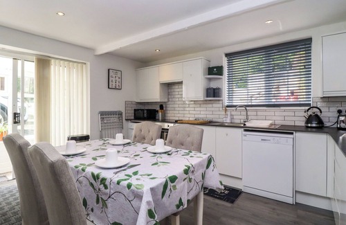 Ogden Casa | ROCK HOLLOW, with a garden in Halifax