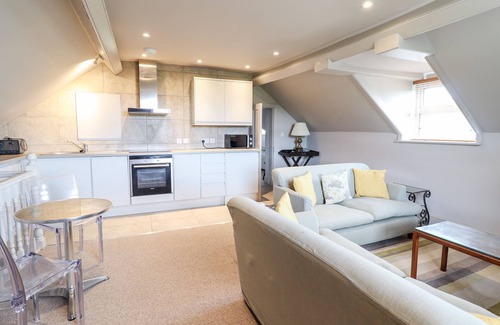 Newtown Cabaña | ROCK HOUSE APARTMENT, romantic, character holiday cottage in Newtown