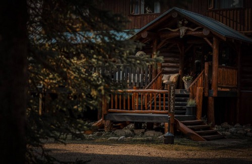 Rock Lake Casa | Rock Lake Earth Lodge - Lodge Only