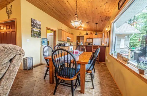 Bancroft Cabaña | Rock Lake House Lakefront Retreat