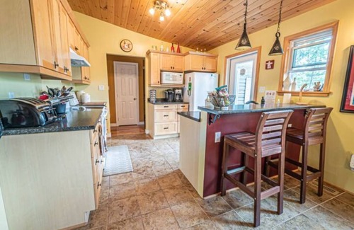 Bancroft Cabaña | Rock Lake House Lakefront Retreat