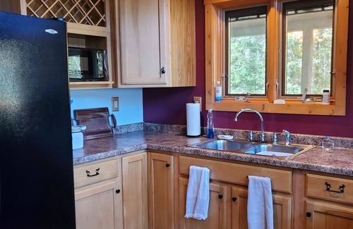Loretto Casa | Rock Lake Retreat: A Cozy Lakeside Getaway Wrapped in Autumn Beauty