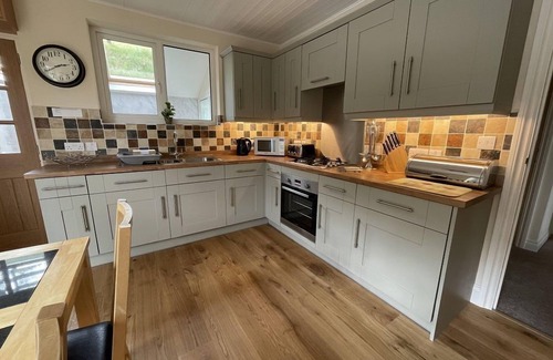 Braithwaite Cabaña | Rock Lynn - a bungalow that sleeps 4 guests in 2 bedrooms