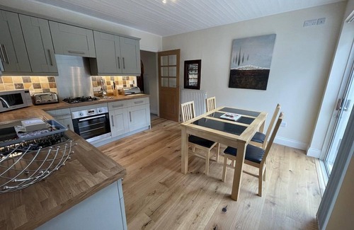 Braithwaite Cabaña | Rock Lynn - a bungalow that sleeps 4 guests in 2 bedrooms