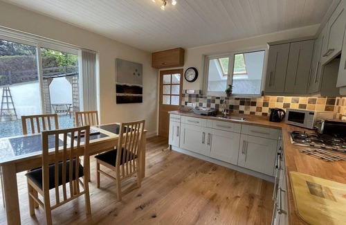 Braithwaite Cabaña | Rock Lynn - a bungalow that sleeps 4 guests in 2 bedrooms
