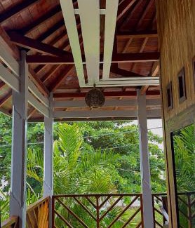 Hu'u Casa | Rock Pool Homestay
